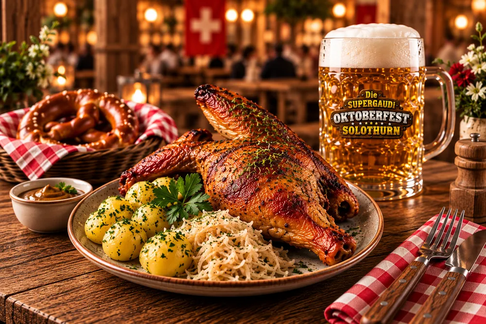 Knuspriges halbes Hendl mit Kartoffeln, Sauerkraut, Brezn und Bier